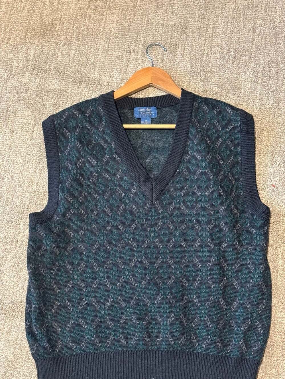 Cambridge Classics Mervyn's Vintage Men's V-Neck Geometric Pattern Sweater Vest